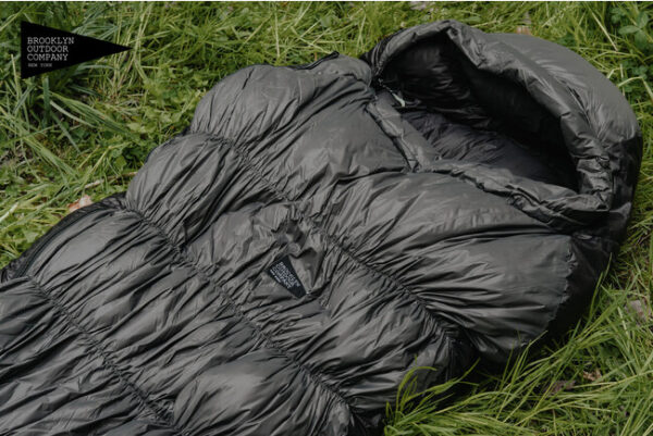 BROOKLYN OUTDOOR COMPANYの800FPのグースダウンを封入したBOCの寝袋に「DARK GRAY」を追加
