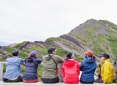 登山で避けた方がよい色とその理由