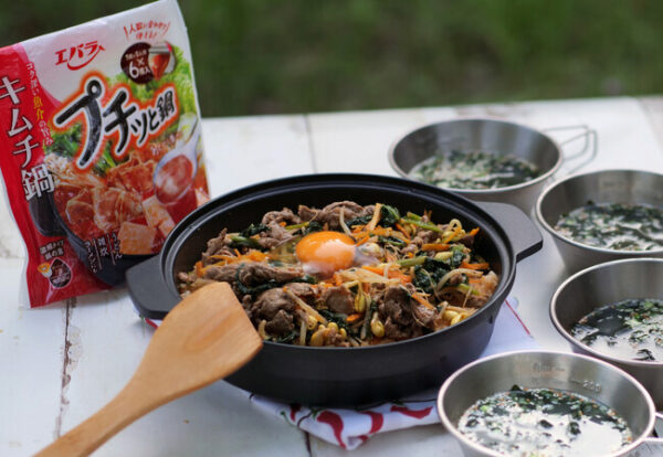 ポーションひとつで簡単調理「プチッと鍋」で冬キャンのキャンプ飯レシピを拡充