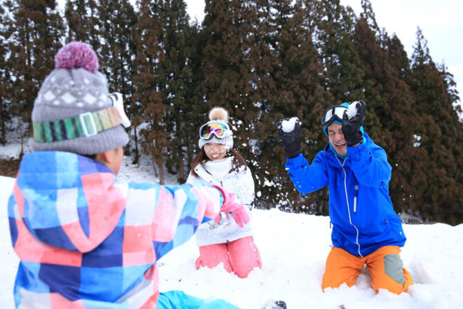 冬キャンプで雪合戦しよう！盛り上がれるおすすめグッズ