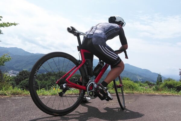 ロードバイクで筋トレはどのくらい必要？おすすめグッズも紹介
