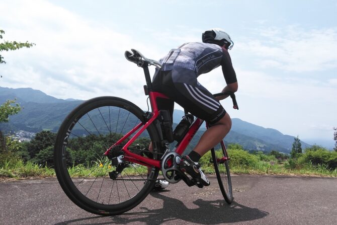 ロードバイクで筋トレはどのくらい必要？おすすめグッズも紹介