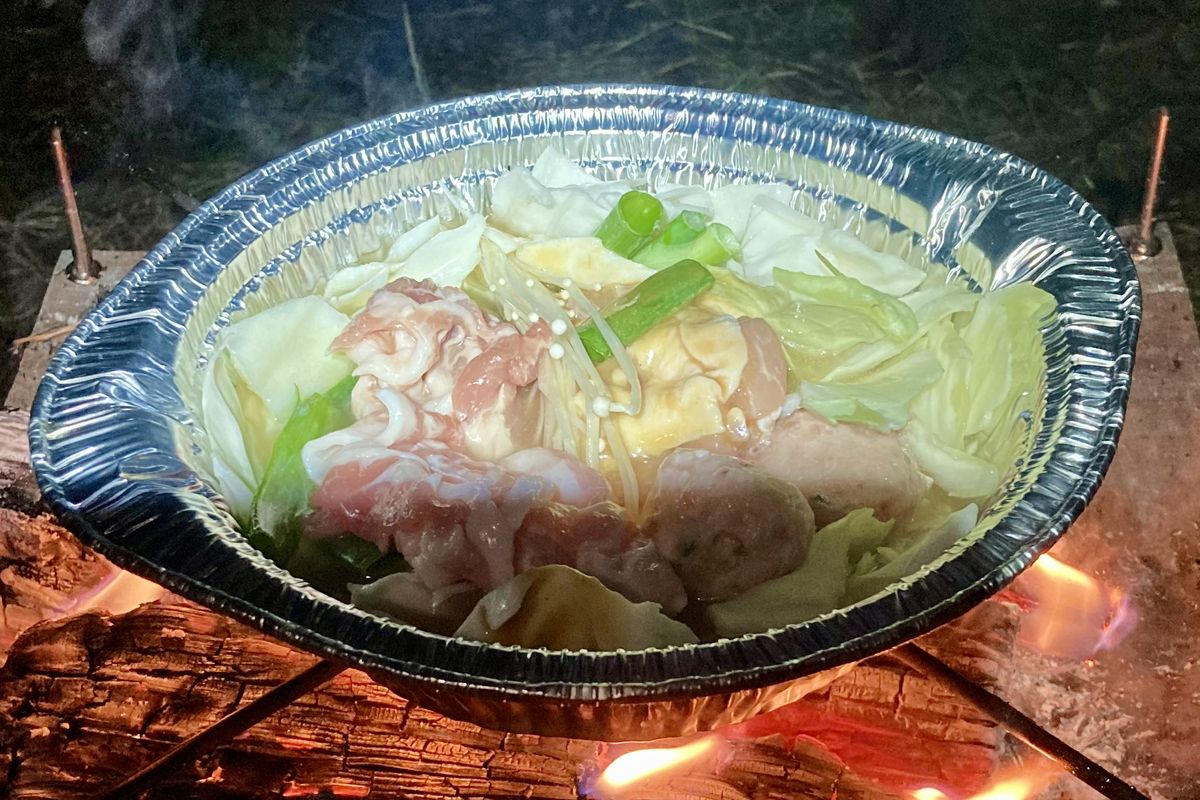 ソロキャンプでの料理は面倒！なるべく手間をかけずにキャンプ飯を楽しめる食材とは？