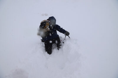 【ホワイトアウトの恐怖】雪山登山で遭難しないための対策やアイテムを紹介