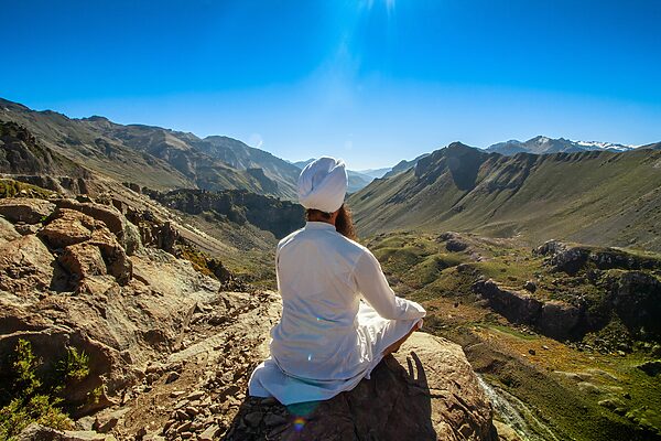 ヨガインストラクター直伝！自然の中で心をととのえる。アウトドアマインドフルネス実践法