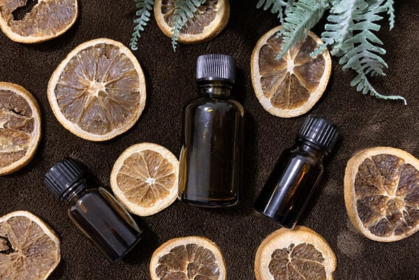 香りに満ちるひととき。心をほどく和精油のある暮らし