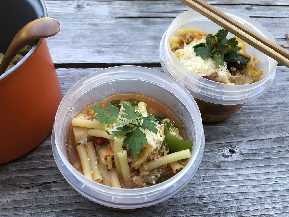 乾燥野菜のスープパスタ。山ごはん