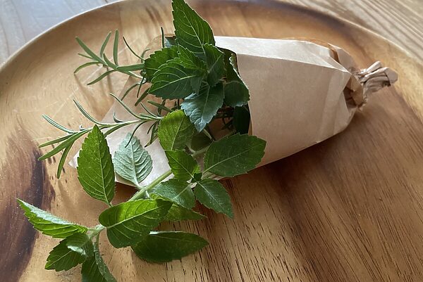 余ったハーブが、癒しのブーケに。暮らしを彩る「ハーブブーケ」の楽しみ方