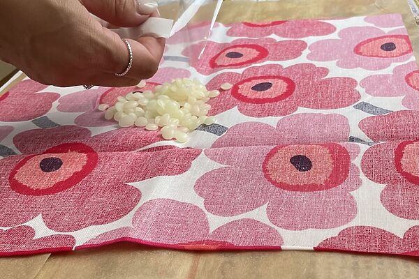 初めてでも簡単！3STEPでできる蜜蝋ラップの作り方。エコな暮らしをもっと楽しく