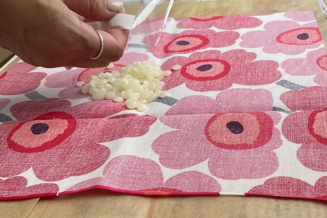 初めてでも簡単！3STEPでできる蜜蝋ラップの作り方。エコな暮らしをもっと楽しく