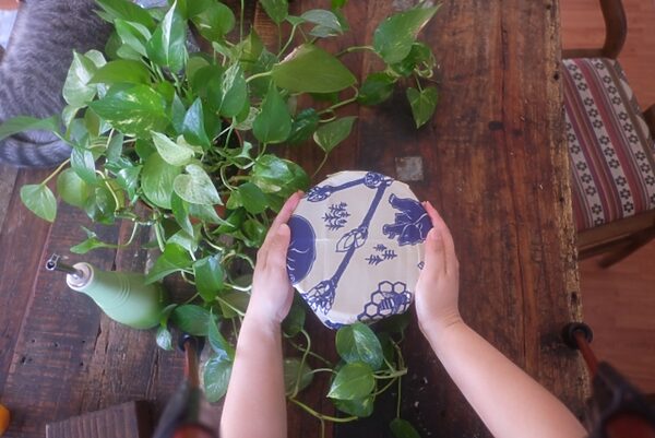 蜜蝋ラップの使い方ガイド「洗って繰り返し使える」捨てないラップで、エコな暮らしへ