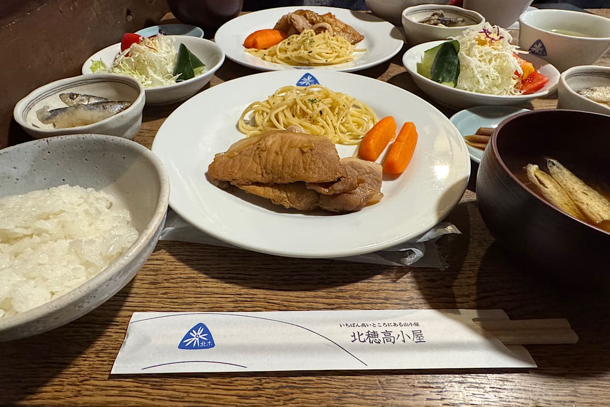 北穂高岳　登山　小屋迫