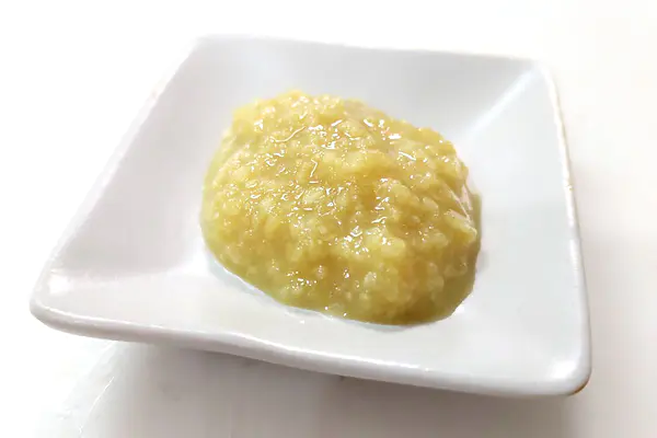 混ぜるだけで完成！ニンニク塩麴の作り方と簡単アレンジレシピ3選