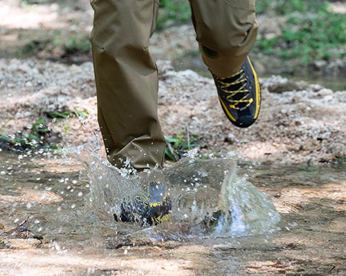 「ストームゴージュアルパインパンツ」の新色の販売