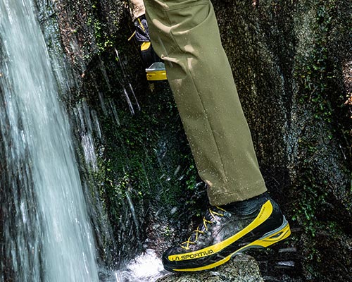 「ストームゴージュアルパインパンツ」の新色の販売