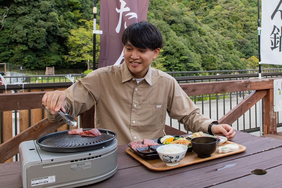 11/14発売「山と溪谷12月号」の特集は「全国 駅からハイキング100」
