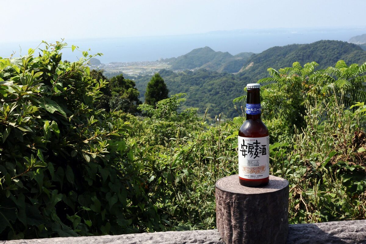 11/14発売「山と溪谷12月号」の特集は「全国 駅からハイキング100」