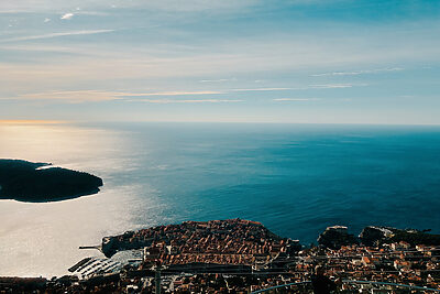 スニーカーで頂上へ！スルジ山から望むクロアチア・ドブロブニクの絶景