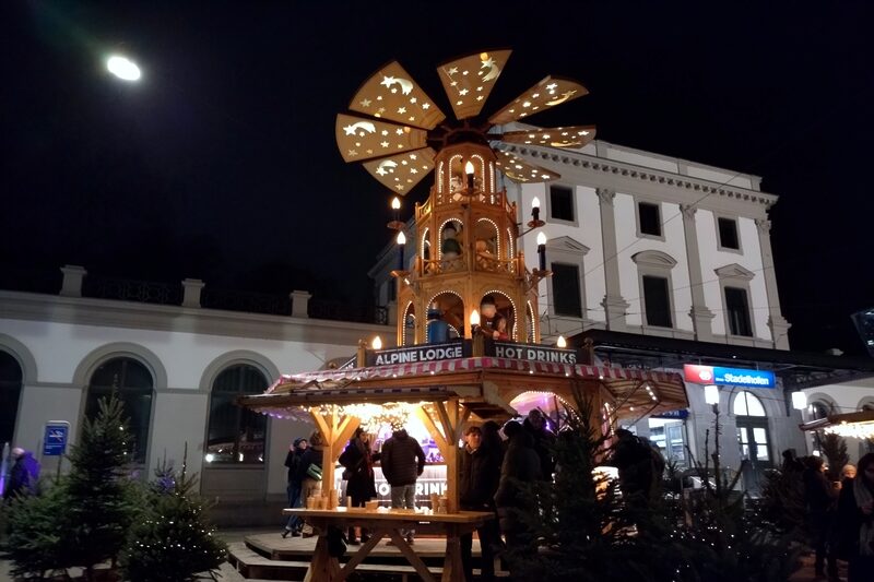 スイス　冬、手づくり、ぬくもり、家族のあたたかさ 