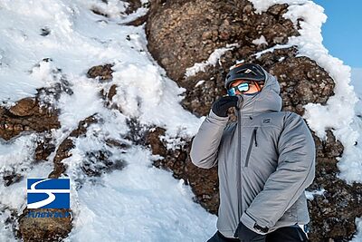 過酷な雪山で体温を守る finetrack「ポリゴンヘリオス」最高保温アウター登場