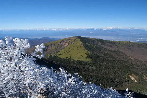 初冬の透明な稜線へ。雪がきらめく四阿山〜根子岳周回路