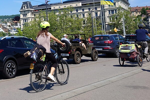 日本は送迎、スイスは移動革命？電動アシスト自転車から見えた年代別暮らしのヒント