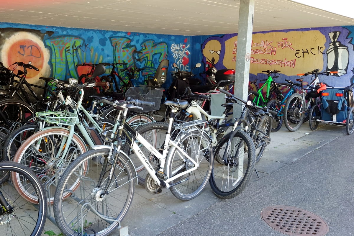 海外　電動自転車　レンタカー