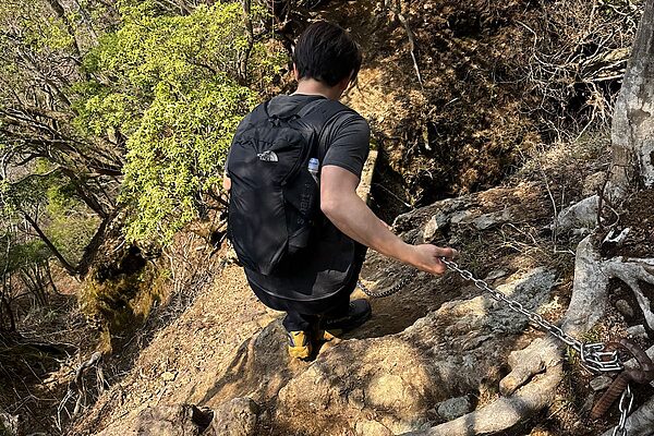 丹沢の穴場！ミツマタ群生地から登るスリル満点の「三峰山」登山コース