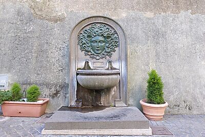 路地に湧き続ける水はおいしい！“ナゾーネ”が支えるイタリアのエコな水事情