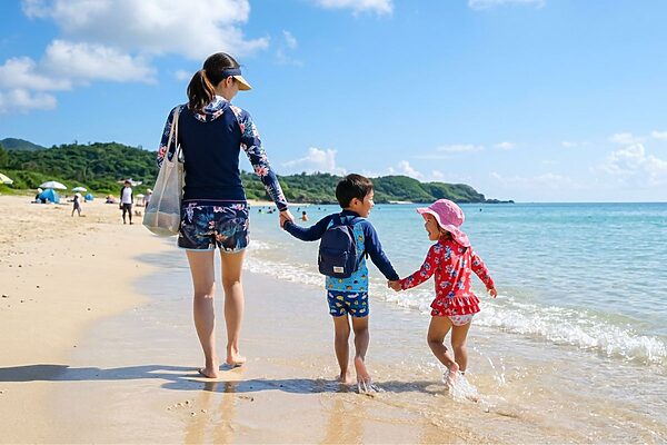 子どもと海遊びを楽しむための安全対策｜必要な準備・持ち物と注意点