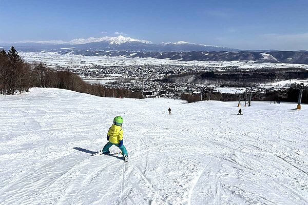雪不足にスキー場はどう対応する？滑り続けるための取り組みと私たちにできること